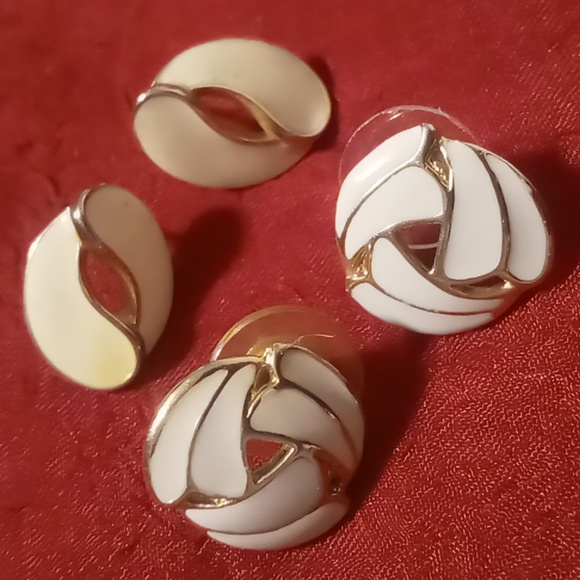 Enamel & rich gold tone pierced earrings. Vintage . 2 pairs - Picture 1 of 8